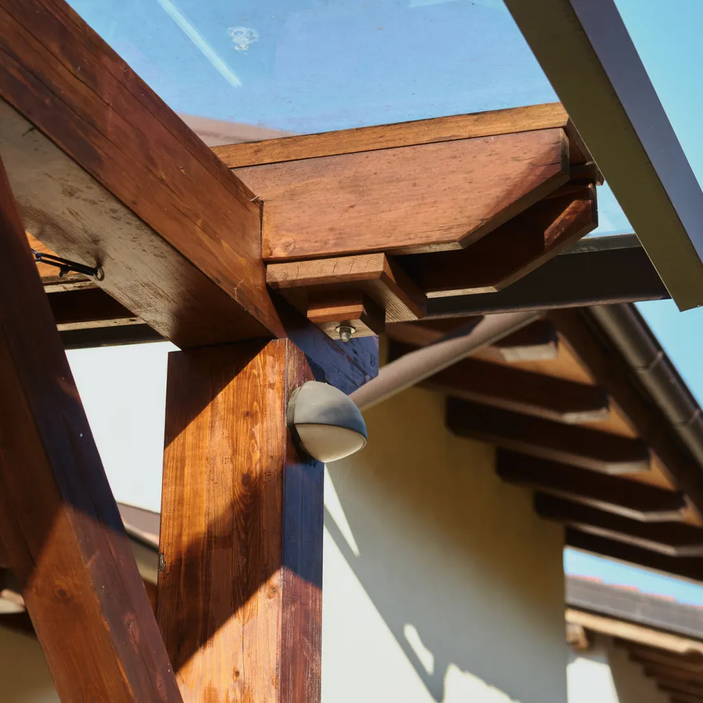 Smrekove pergola za prijetno bivanje na prostem 
