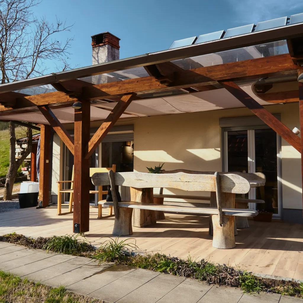 Smrekove pergola za prijetno bivanje na prostem 